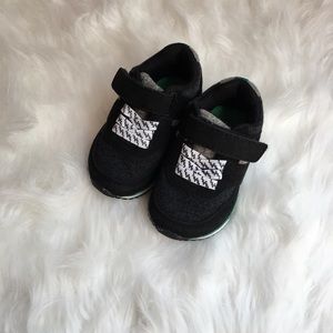 Cat & Jack Size 4 Black and Gray Velcro Sneakers